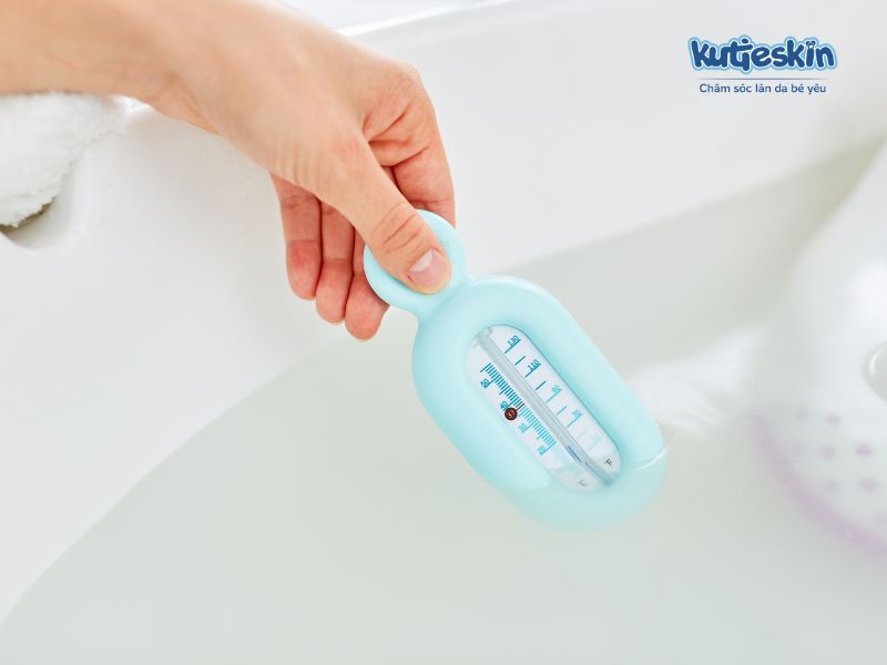 Nhiệt độ nước tắm cho trẻ sơ sinh cần được chú ý